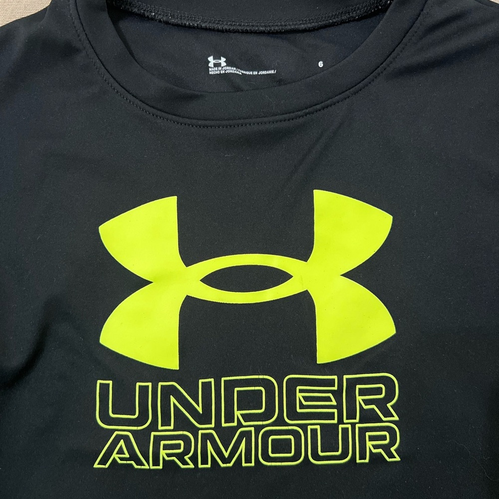 Under Armour Kids Black and Yellow Logo T-Shirt. Sz 6 - Picture 3 of 3
